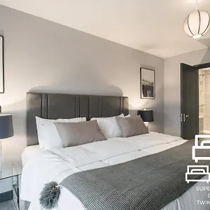 Luxe Apartments, The Moorwell, Parking, Gym - 10mins Ctr Cardiff